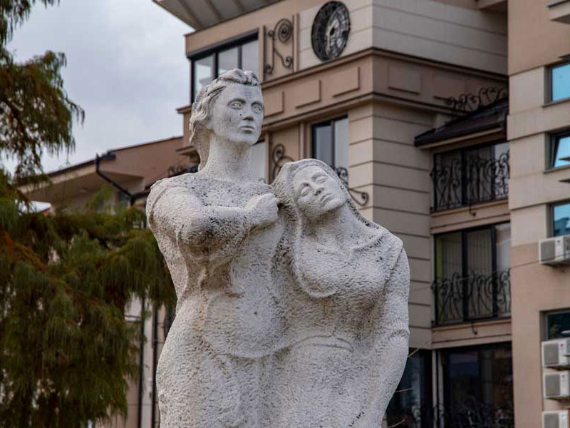 Skulptura Majka Srbija i Majka Grčka